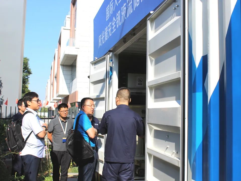 企業(yè)動態(tài)  熱烈歡迎藍曉科技領導一行蒞臨中鈉儲能參觀考察3.jpg