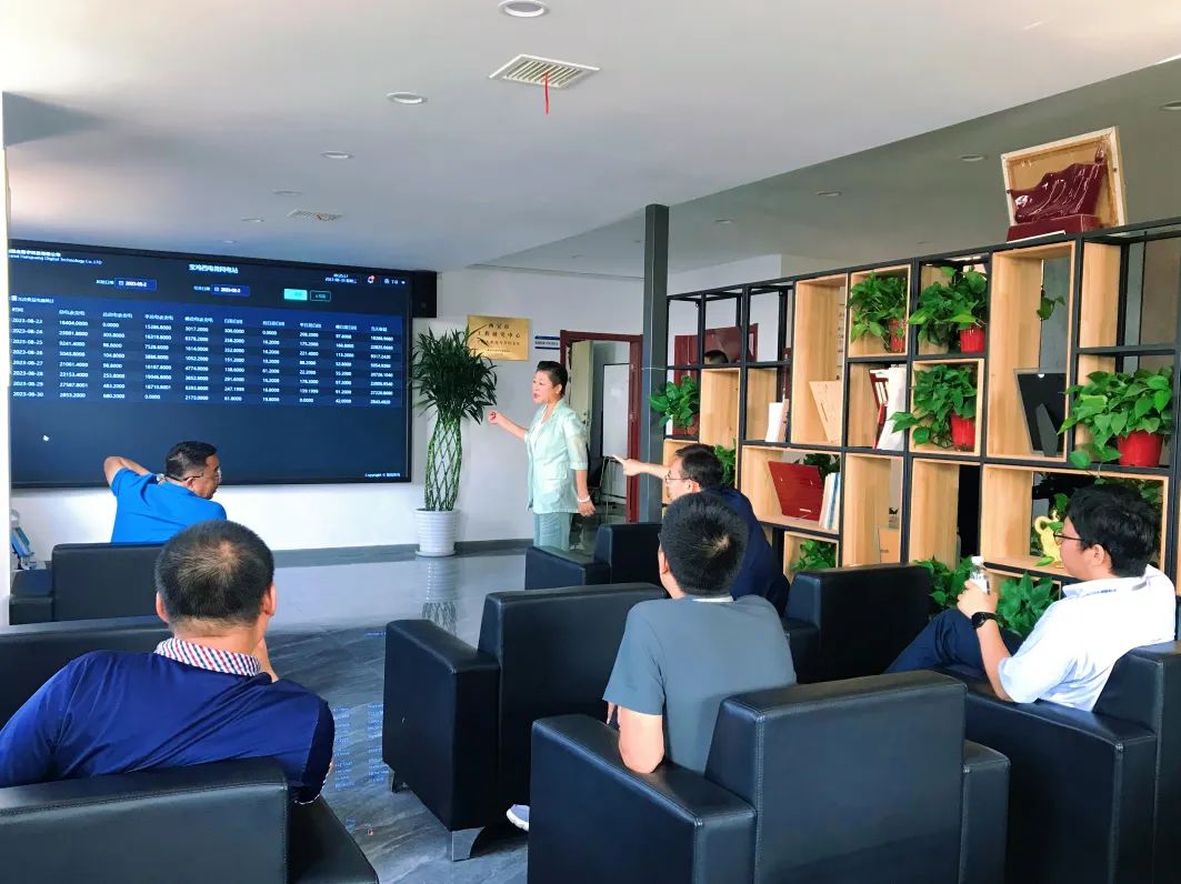 企業(yè)動態(tài)  熱烈歡迎藍曉科技領導一行蒞臨中鈉儲能參觀考察4.jpg