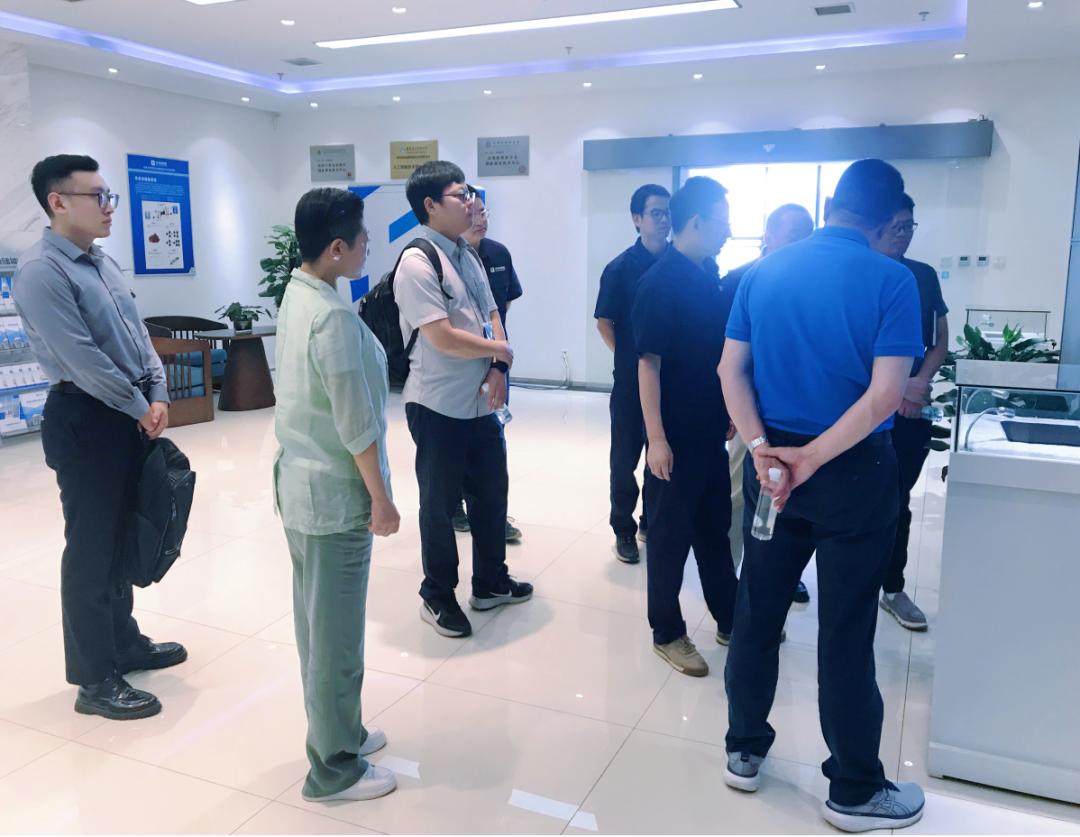 企業(yè)動態(tài)  熱烈歡迎藍曉科技領導一行蒞臨中鈉儲能參觀考察6.jpg